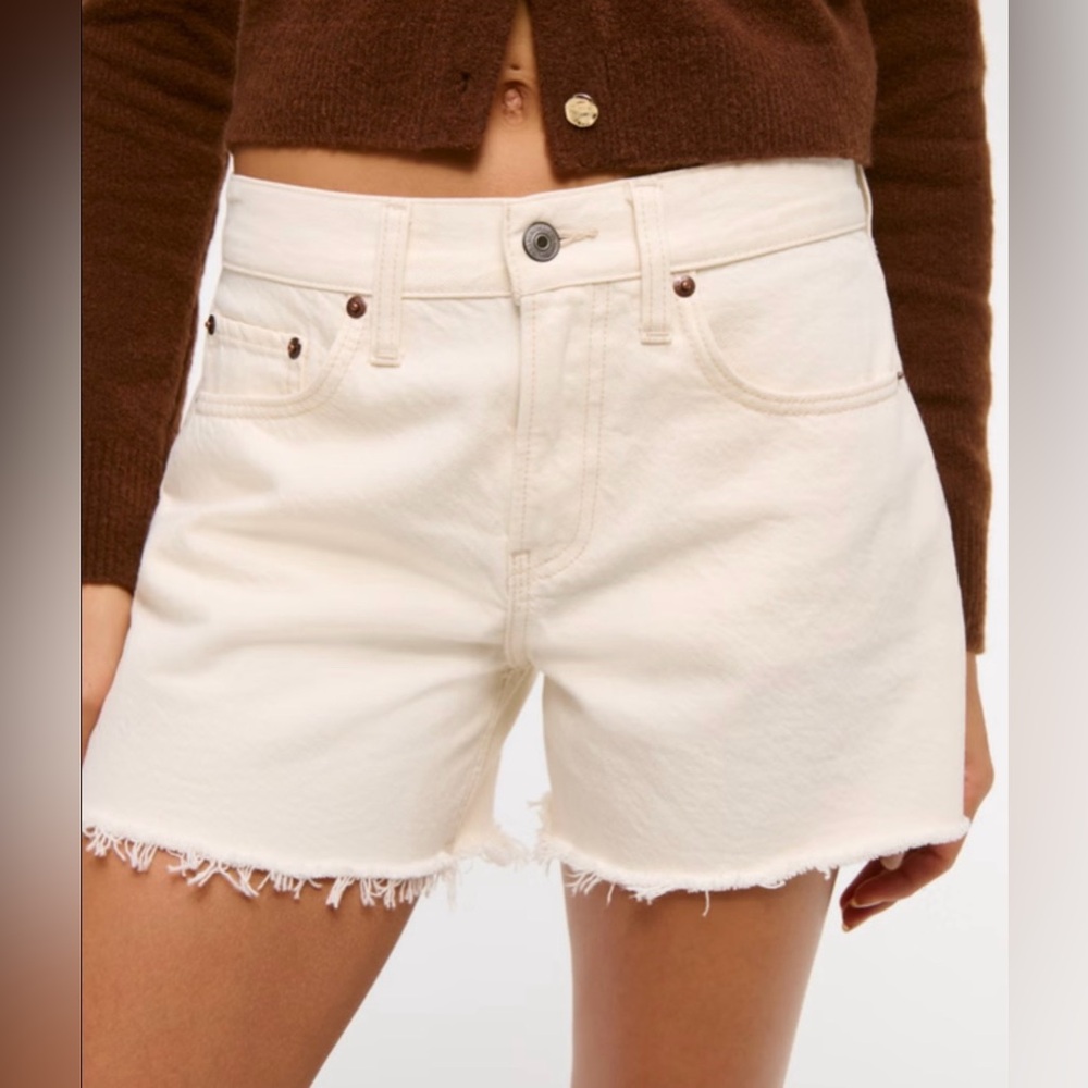 Abercrombie & Fitch The Baggy Low Rise Cream Denim Shorts Frayed Hem SZ. 32/14